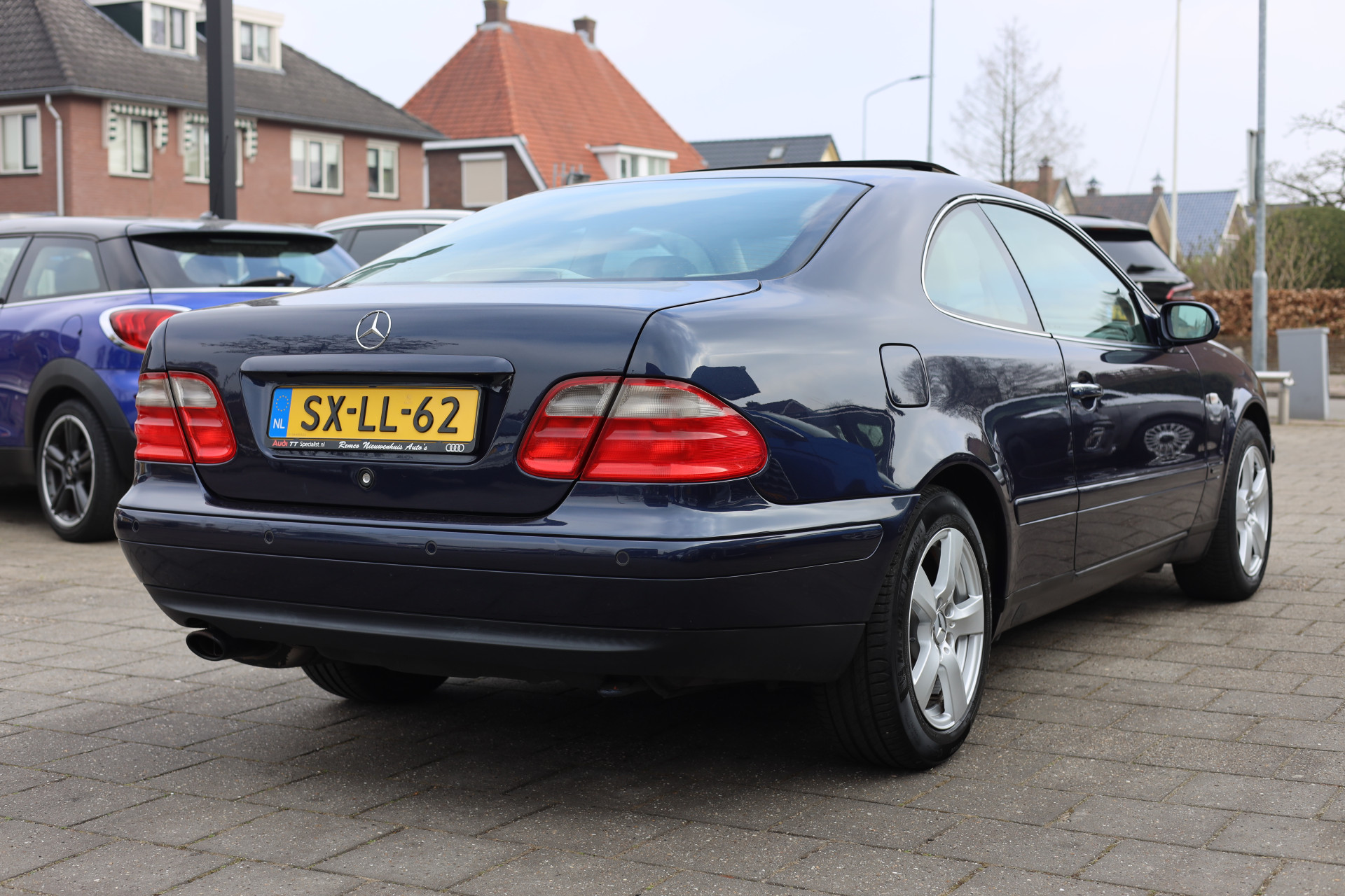43742422-1.jpg